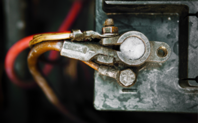 Dentro la Batteria dell’Auto: Una Guida alla Sua Composizione e Funzionamento
